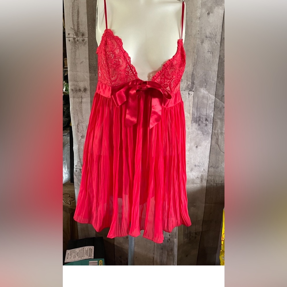 EUC VS NIGHT GOWN